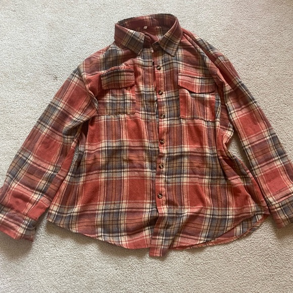 Women's Plaid Button-Down Shirt in Fall Colours. - Picture 2 of 4